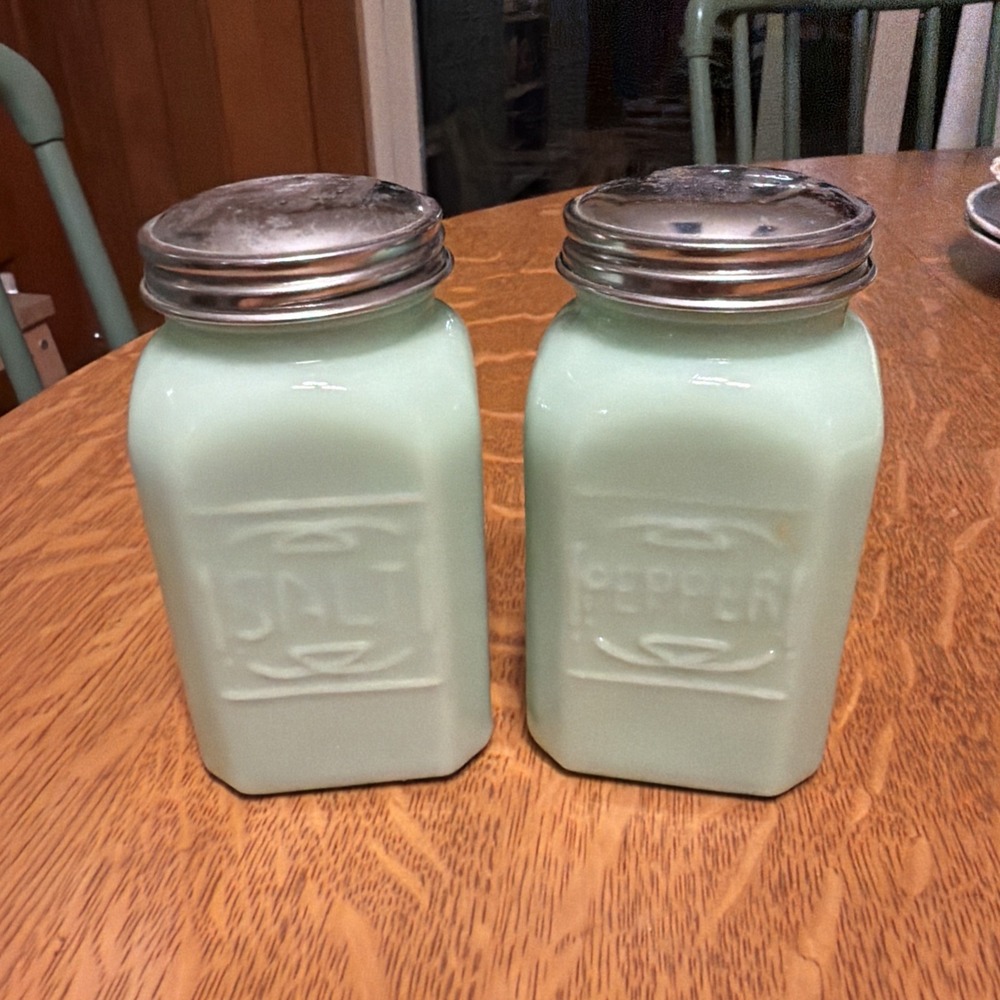 Tablecraft Products Jadeite Glass Salt & Pepper Shaker Set